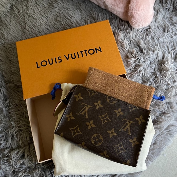 Louis Vuitton toilet pouch 15 MNG - Picture 1 of 5